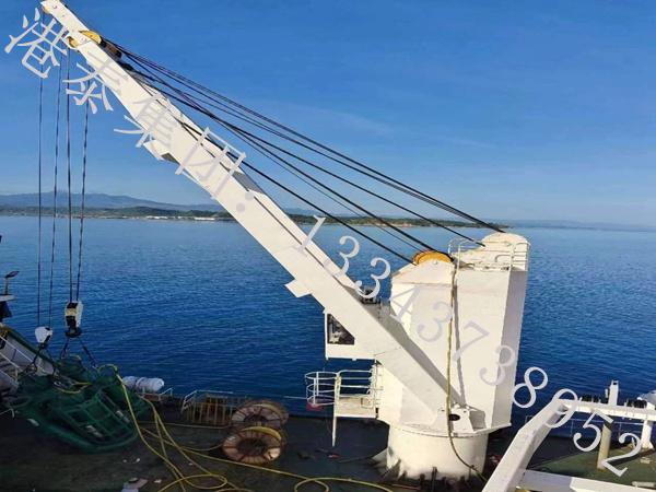 浙江湖州船用起重機(jī)公司生產(chǎn)的12噸船用起重機(jī)配置性能優(yōu)良