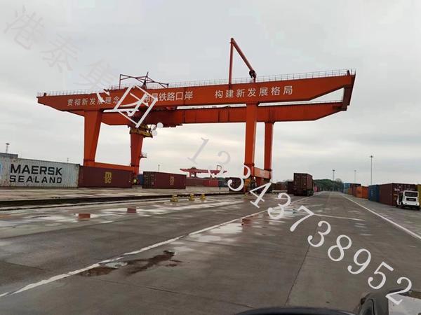 江西上饒集裝箱門式起重機廠家集裝箱門式起重機可堆四跨五