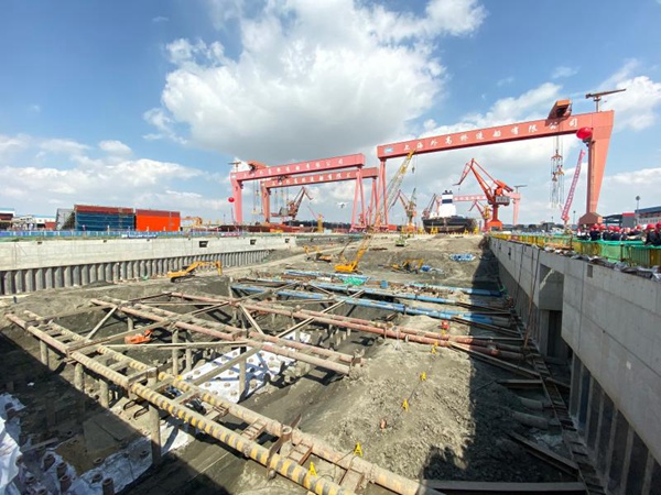 造船門式起重機(jī)