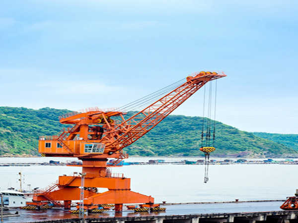 江蘇泰州單臂架門座式起重機(jī)公司單臂架門座式起重機(jī)結(jié)構(gòu)簡單