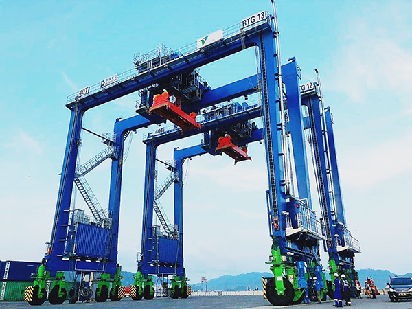 湖北武漢集裝箱門式起重機(jī)廠家集裝箱門式起重機(jī)自動(dòng)化程度高