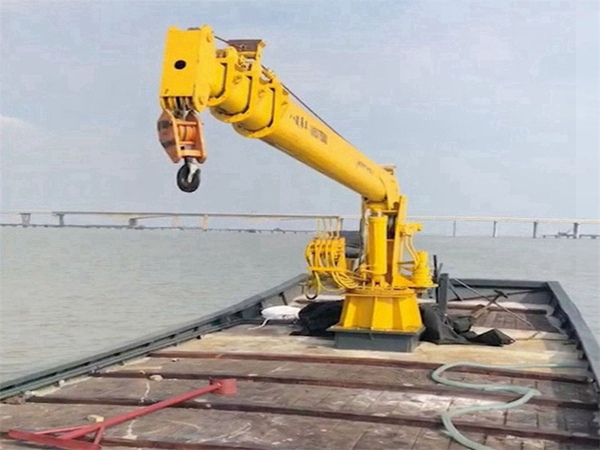 山東煙臺船用起重機公司船用起重機工作范圍靈活