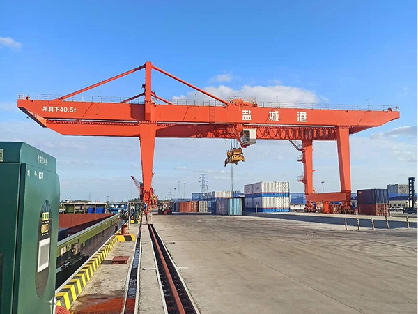 江蘇南京集裝箱門式起重機(jī)廠家集裝箱門式起重機(jī)維護(hù)方便