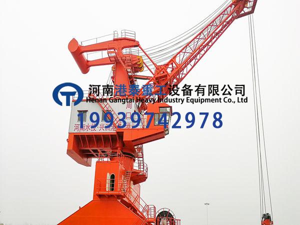 不同類型的門座式起重機適用的水域環境有何區別