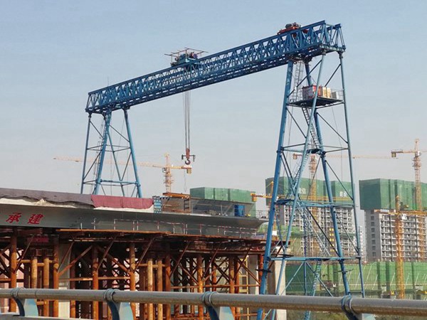河南漯河150噸龍門吊廠家設備主梁一次成型