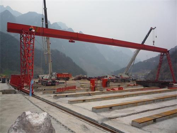 呼和浩特龍門吊廠家 1噸優(yōu)質(zhì)合金鋼小型龍門吊