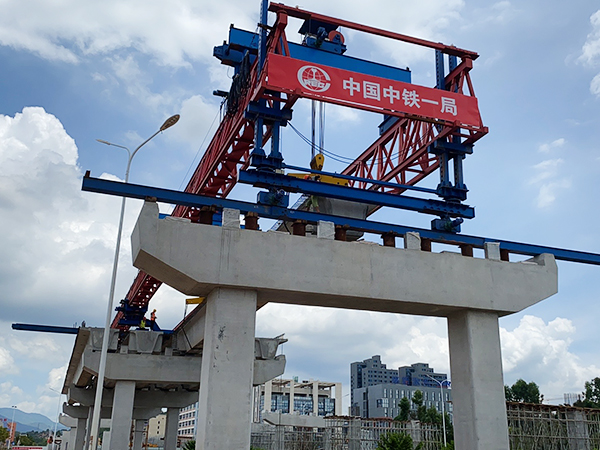 浙江蕭山架橋機廠家220噸鐵路架橋機拼裝