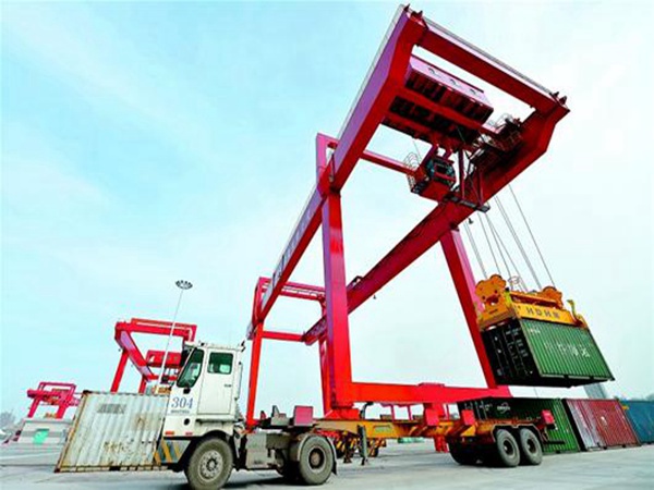 福建廈門400噸集裝箱起重機使用放心價格合理