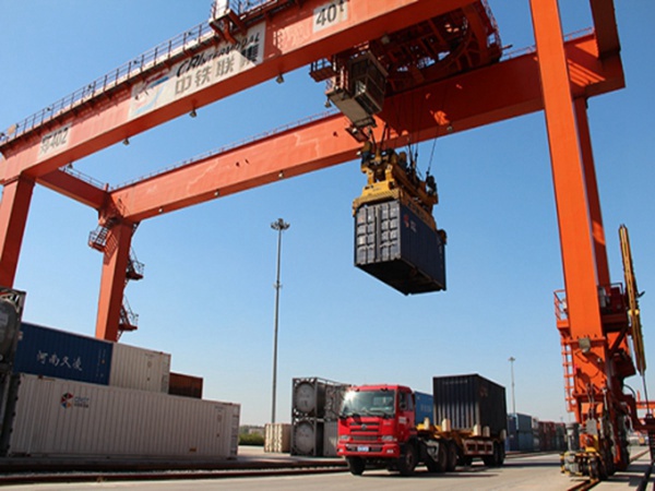山東煙臺200噸集裝箱起重機銷售廠家價格