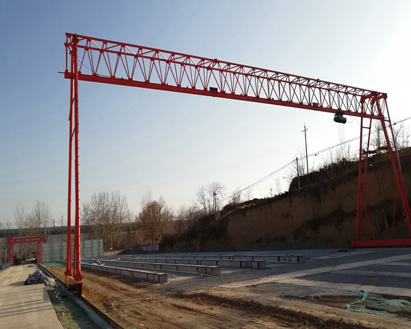 遼寧營口龍門吊廠家設(shè)備具有很強(qiáng)的穩(wěn)定性