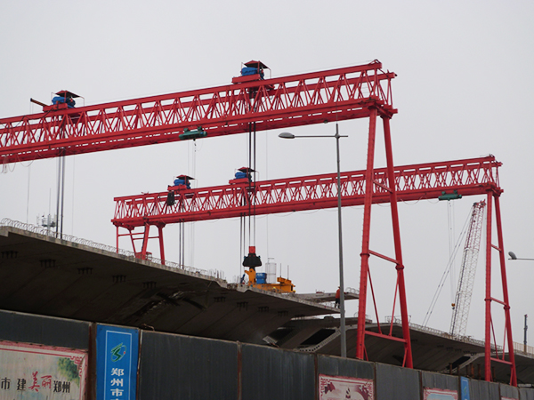 山西臨汾龍門吊廠家組裝雙梁龍門吊的軌道