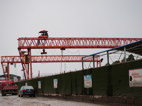 山東日照龍門吊廠家軌道安裝后的復(fù)檢