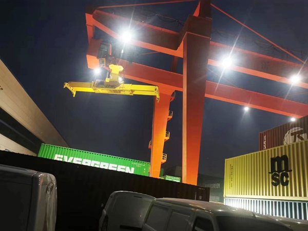 河北保定集裝箱起重機廠家耐心聆聽客戶的需求